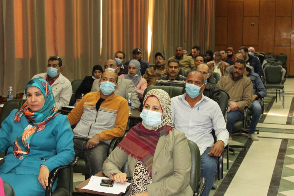 جامعة أسيوط تشهد افتتاح ندوة لتوعية العاملين بالجامعة بمخاطر الإدمان والمخدرات 