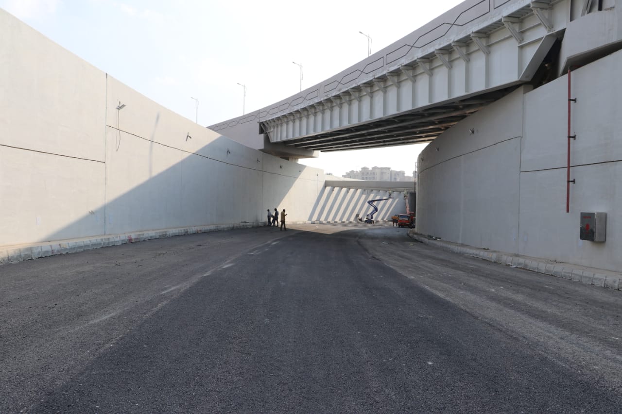 شاهد أعمال تطوير طريق الواحات بمدينة 6 أكتوبر.. صور