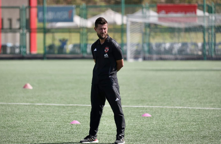  لوبوف مدرب سيدات الأهلي