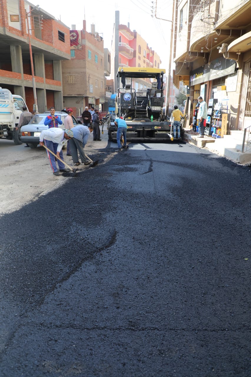 محافظ المنوفية يتفقد أعمال الرصف ويفتتح حديقة سرس الليان الجديدة ويشدد على إنشاء سوق وموقف نموذجى 