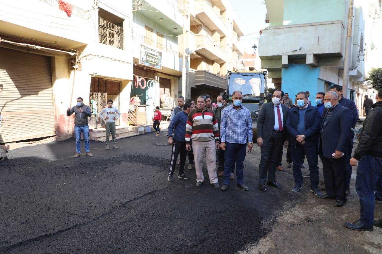 محافظ المنوفية يتفقد أعمال الرصف ويفتتح حديقة سرس الليان الجديدة ويشدد على إنشاء سوق وموقف نموذجى 