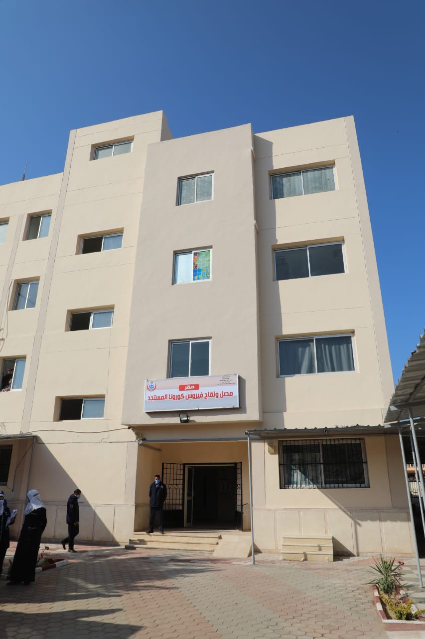 محافـظ المنوفية يتفقد مركز تلقي لقاح كورونا ويصرف مكافأة مالية للأطقم الطبية بحميات منوف.صور