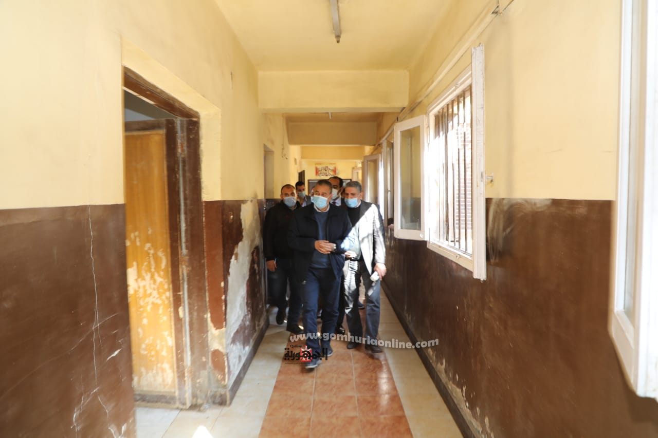 محافظ المنوفية يوزع بطاطين ولحاف الشتاء على نزلاء مؤسسة الرعاية الاجتماعية بمنوف وصرف (50) ألف جنيه كدعم للمؤسسة 