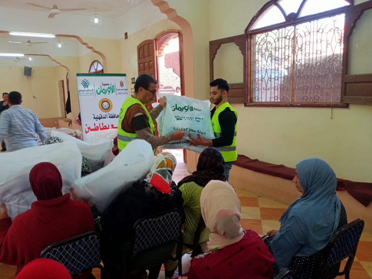 توزيع بطاطين على 450 مستفيد بقرى مركز ميت غمر