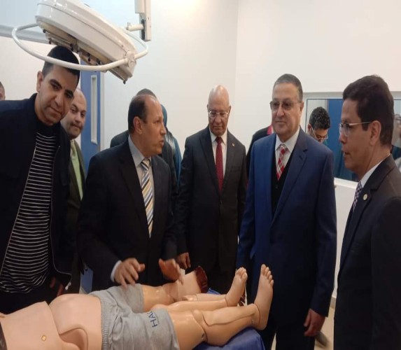 قيادات جامعة بنها الحكومية والأهلية يتفقدون عدد من المراكز والوحدات