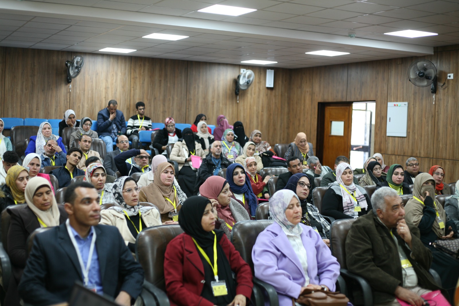 رئيس جامعة جنوب الوادى يفتتح فعاليات ورشةعمل تعريف وتصنيف الطحالب