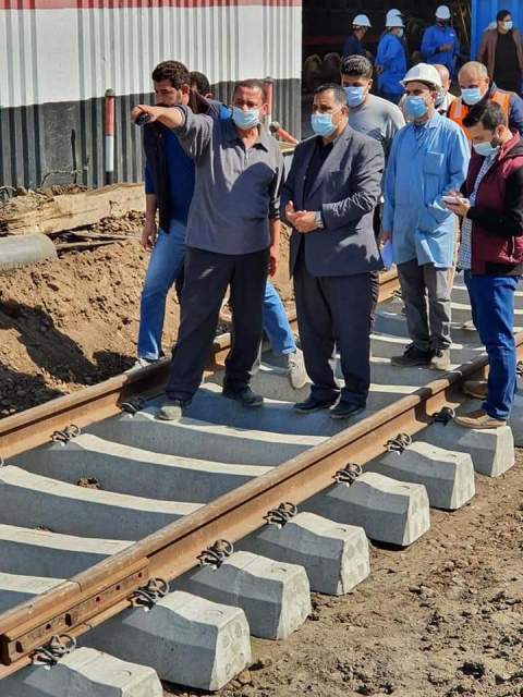 رئيس السكة الحديد يتفقد الأعمال بورش الفرز بالقاهرة