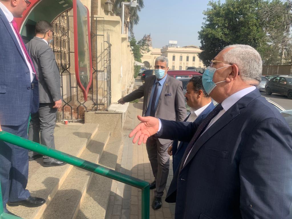 وزير الزراعة يقوم بزيارة مفاجئة لهيئة التعمير والتنمية الزراعية 