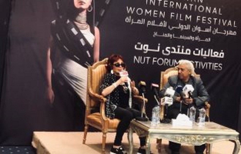 نبيلة عبيد فى الندوة
