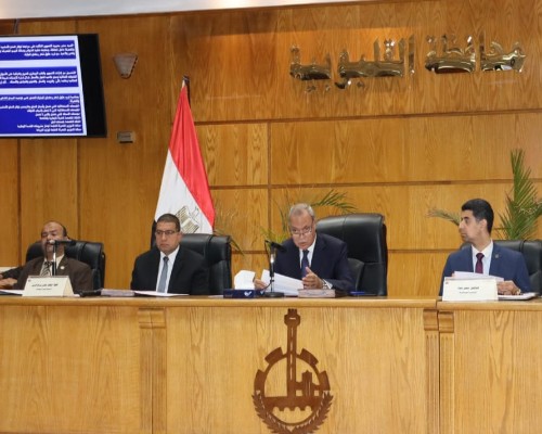 الهجان يناقش الملفات والمشروعات الجاري تنفيذها بكافة القطاعات 