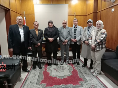 الدكتورة ندية القاضي عميد كلية الإعلام بالمنوفية خلال استقبالها وفد الصحفيين 