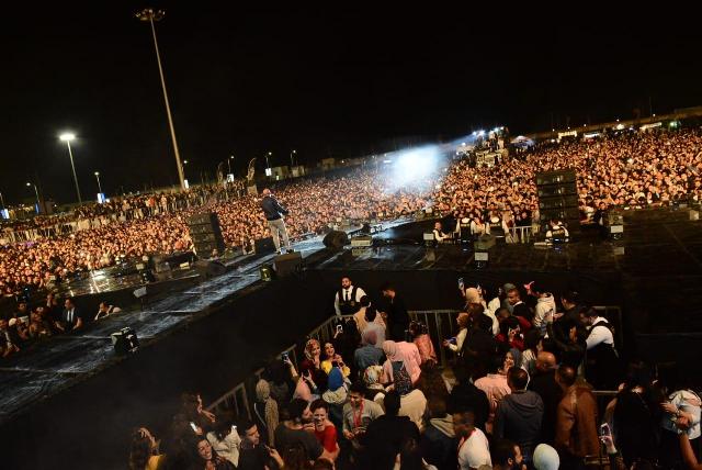 مارسيلو والعسيلي يشعلان الجزء الأول من حفل الأكاديمية البحرية 