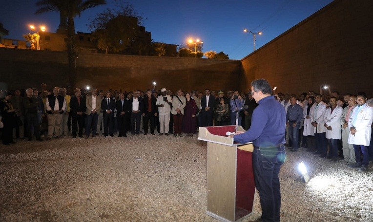 ترميم تمثال رمسيس الثاني وعرضه بمكانه الأصلي بأخميم 