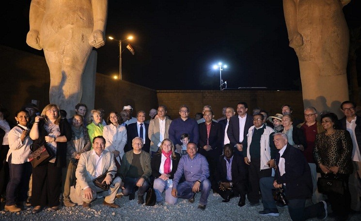 ترميم تمثال رمسيس الثاني وعرضه بمكانه الأصلي بأخميم 