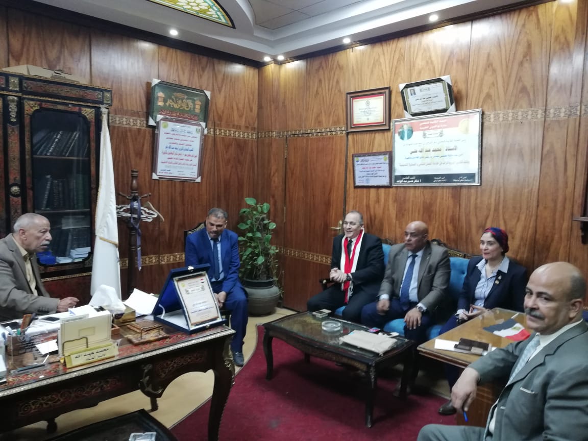 مدير تعليم الجيزة يشارك في مؤتمر المعلمين الداعم للتعديلات الدستورية بحضور 10 آلاف معلم.. صور