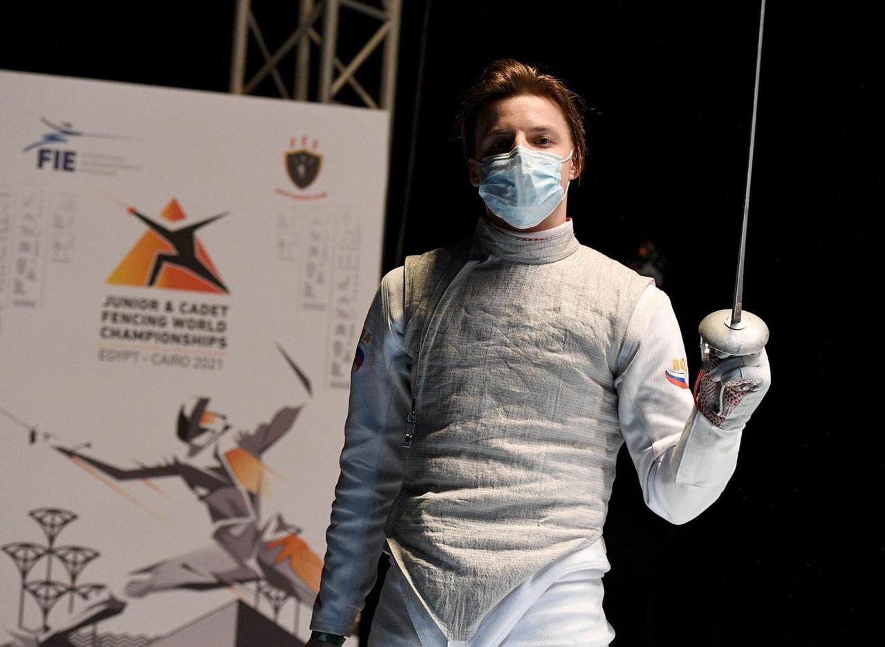 الامريكي زاكهار كوزلوف يتوج بذهبية سلاح الشيش ببطولة العالم للشباب بمصر