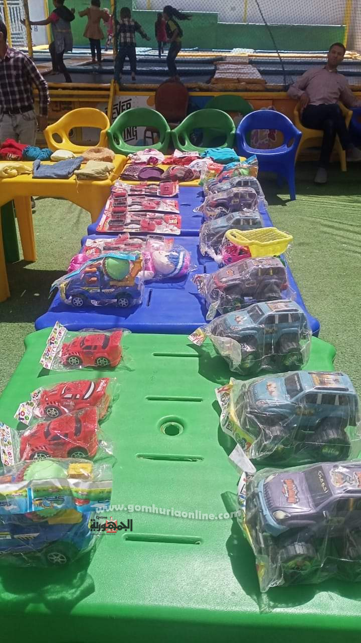 الشباب بالمنيا تطلق مبادرة يوم الخير لتوزيع الملابس بمراكز الشباب