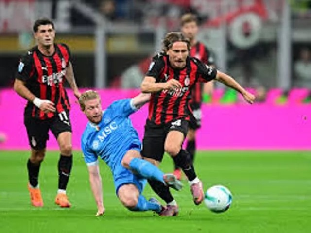 نابولي يستضيف ميلان في قمة نارية بالدوري الإيطالي 