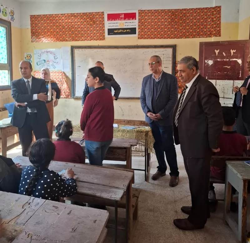 مدير تعليم القليوبية يتابع تنمية مهارات اللغة العربية بمدرسة طه حسين الابتدائية 