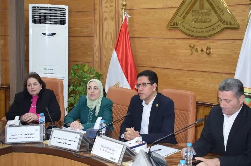 رئيس جامعة بنها يوجه بتطبيق الحوكمة الإلكترونية وتحفيز العاملين 