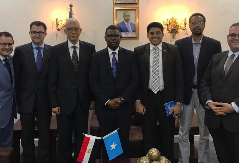 نائب وزير الخارجية يبحث التعاون المشترك مع عدد من وزراء الحكومة الصومالية