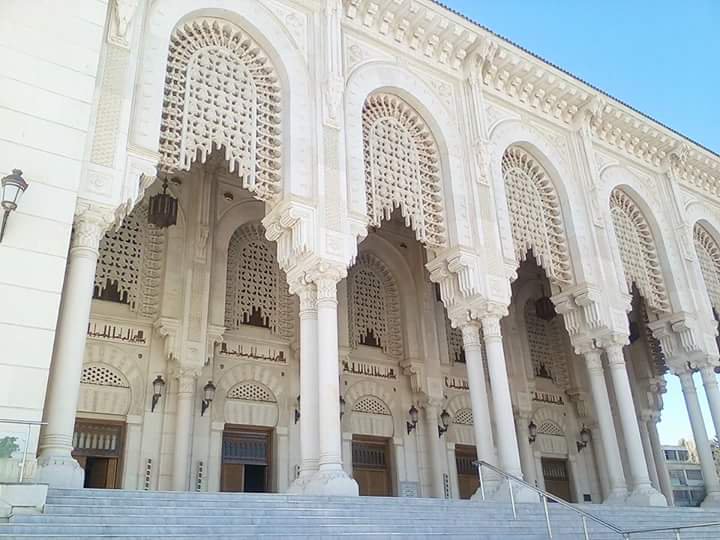 جامع الشيخ زايد الكبير .. عبقرية التصميم وفخامة البناء
