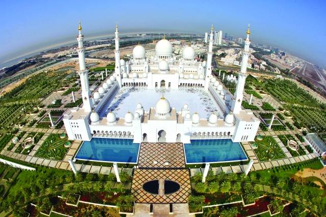 جامع الشيخ زايد الكبير .. عبقرية التصميم وفخامة البناء