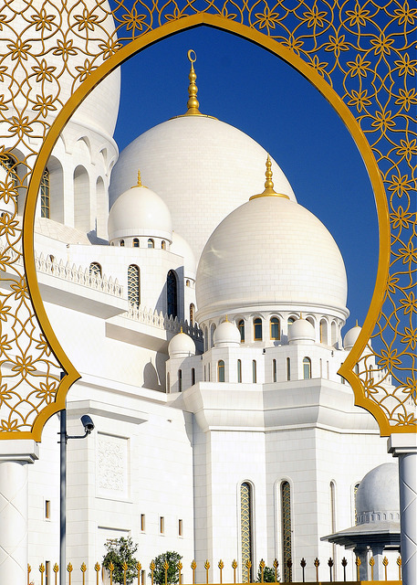 جامع الشيخ زايد الكبير .. عبقرية التصميم وفخامة البناء