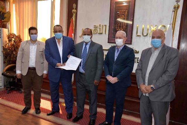 محافظ الأقصر يشدد علي تطبيق الاجراءات الاحترازية خلال الاعياد