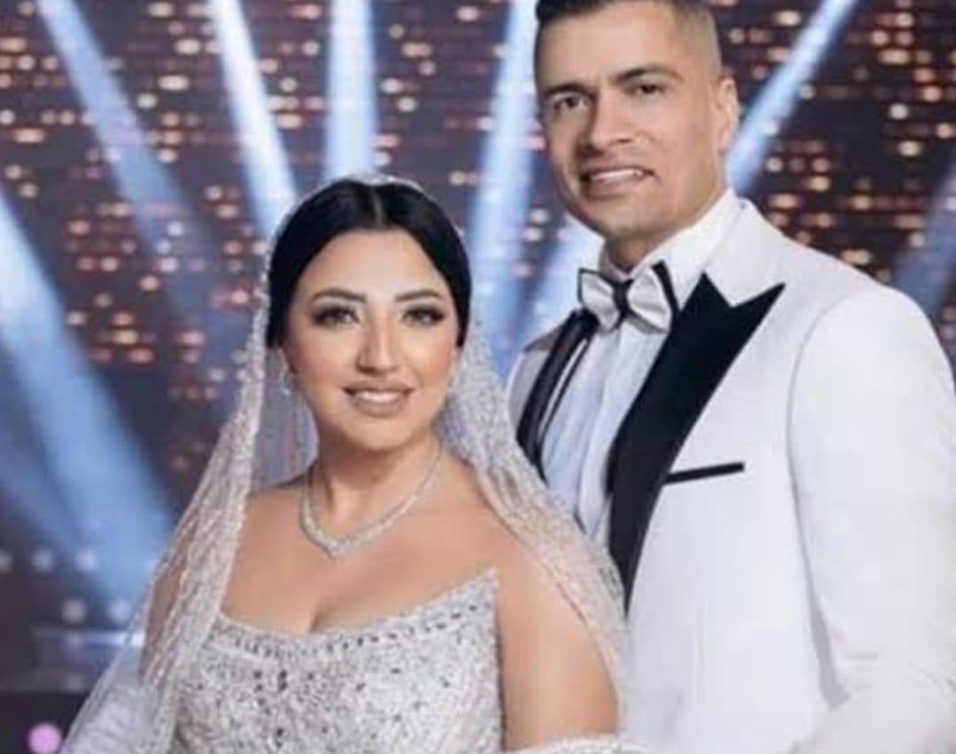 حسن شاكوش وزوجته