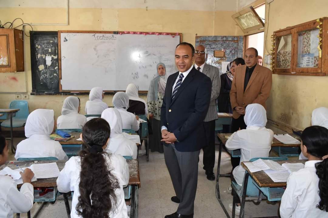 نائب محافظ المنيا يتابع بدء امتحانات الفصل الدراسى الثانى 