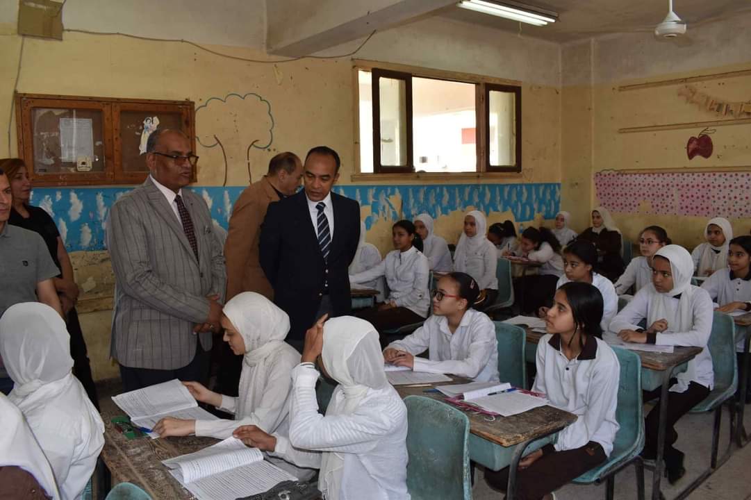 نائب محافظ المنيا يتابع بدء امتحانات الفصل الدراسى الثانى 