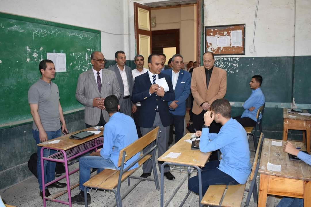 نائب محافظ المنيا يتابع بدء امتحانات الفصل الدراسى الثانى 