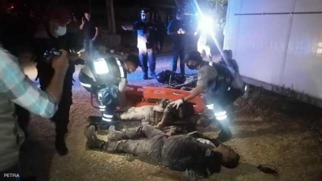 بالصور.. أعمال شغب وإحراق مركبات غربي العاصمة الأردنية عمان