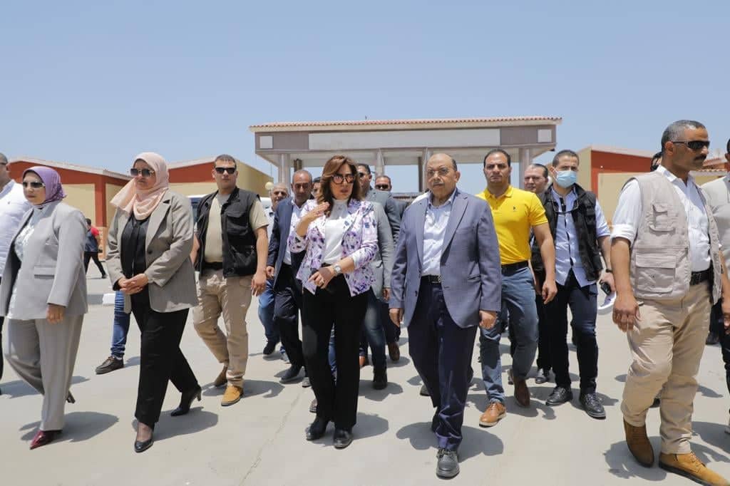 وزير التنمية المحلية ومحافظ دمياط يفتتحان سوق الجملة بشطا