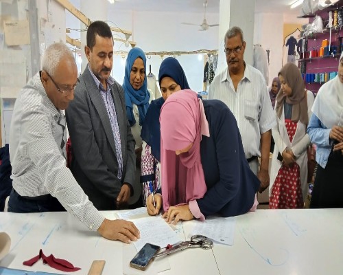 وزارة العمل: تدريب مهنى وعقود عمل لفتيات بمحافظة قنا