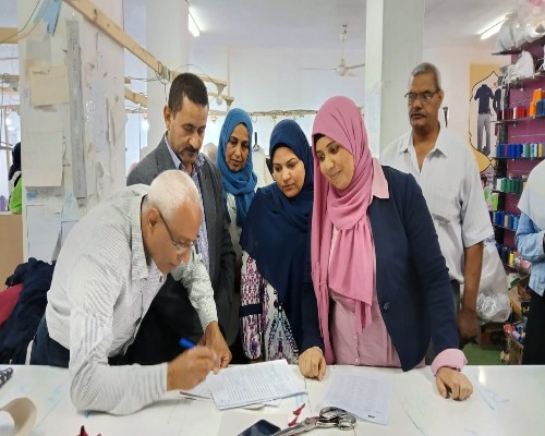 وزارة العمل: تدريب مهنى وعقود عمل لفتيات بمحافظة قنا