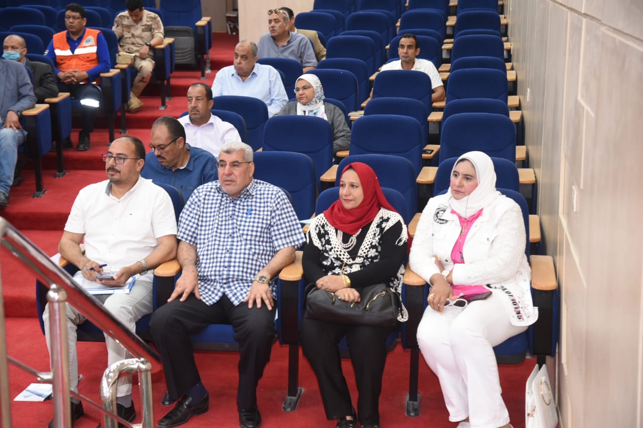 محافظ مطروح يناقش الاستعدادات النهائية لانطلاق ماراثون الثانوية 