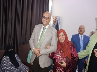محافظ القليوبية يشارك المسنين فرحتهم في اول ايام عيد الاضحي 