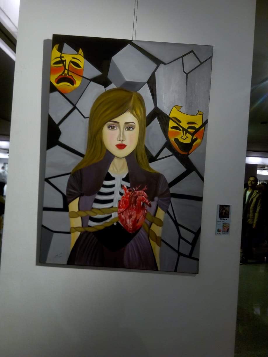 طالبة علم نفس عاشقة للرسم .. صور