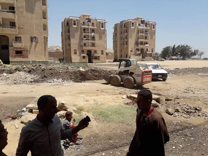 بالصور - تنفيذ حملات نظافة بقري مركز أسيوط 