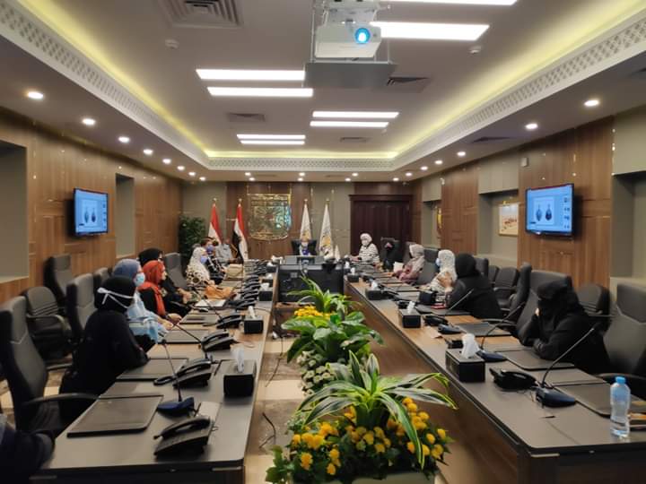 نائب محافظ جنوب سيناء تلتقى مع الاسر المنتجة وتعد بأحياء الصناعات الحرفية