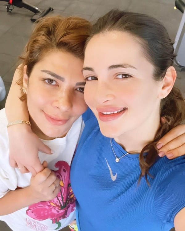 شام الذهبي تنشر صورة مع والدتها أصالة