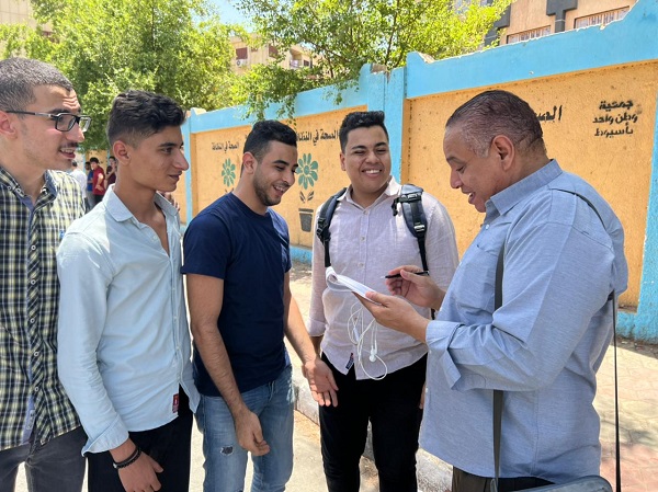 محرر الجمهورية مع طلاب اسيوط