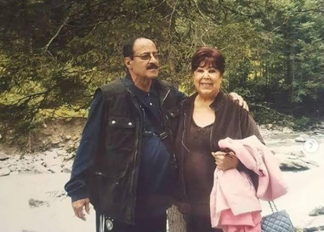 الفنانة رجاء الجداوى وزوجها حسن مختار