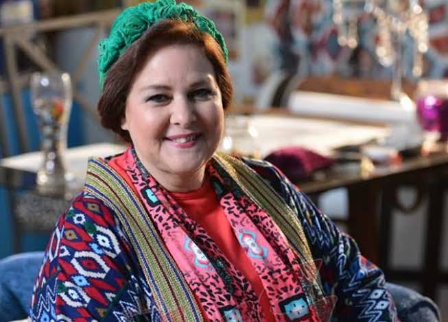الفنانة  دلال عبد العزيز