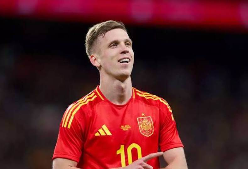 الإسباني داني أولمو لاعب برشلونة