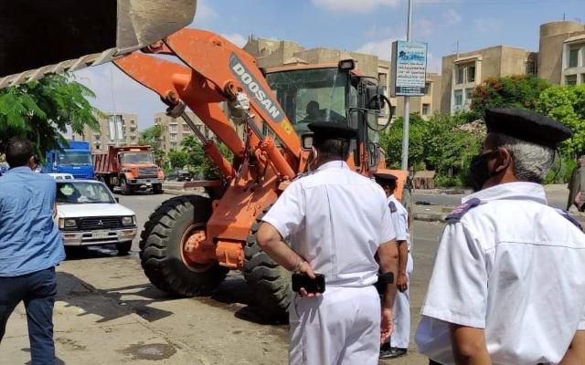 جهاز العبور يحرر 50 محضرا وينفذ 498 إزالة فى حملة بالتعاون مع الشرطة.. بالصور