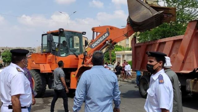 جهاز العبور يحرر 50 محضرا وينفذ 498 إزالة فى حملة بالتعاون مع الشرطة.. بالصور