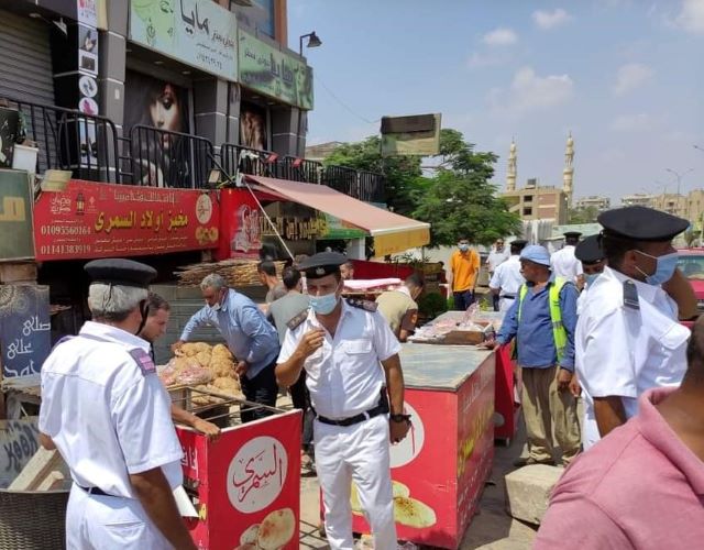 جهاز العبور يحرر 50 محضرا وينفذ 498 إزالة فى حملة بالتعاون مع الشرطة.. بالصور